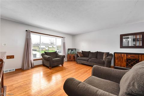 4744 Brook Ln, Brooklyn, OH 44144 photo 6