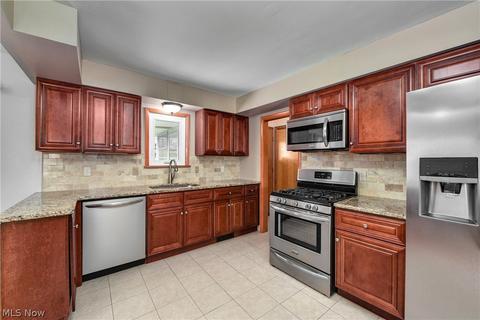 4744 Brook Ln, Brooklyn, OH 44144 photo 10