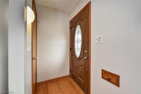 4744 Brook Ln, Brooklyn, OH 44144 photo 3