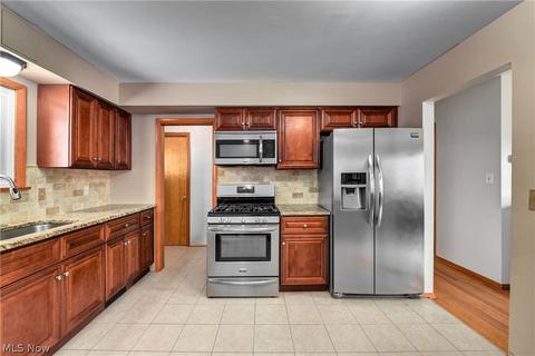 4744 Brook Ln, Brooklyn, OH 44144 photo 11