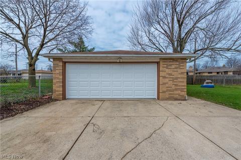 4744 Brook Ln, Brooklyn, OH 44144 photo 32
