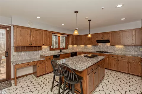 5161 Lansdowne Dr, Solon, OH 44139 photo 2