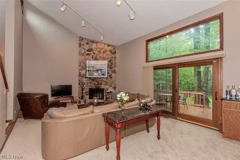 5161 Lansdowne Dr, Solon, OH 44139 photo 3