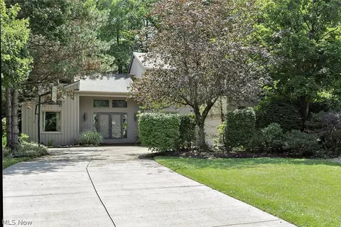 5161 Lansdowne Dr, Solon, OH 44139 photo 1