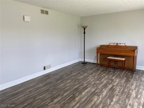 4207 Helmick Ave, Norton, OH 44203 photo 3