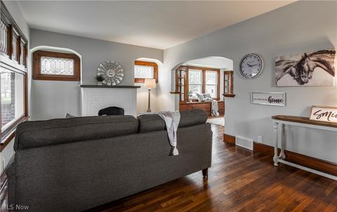 36000 Aurora Rd, Solon, OH 44139 photo 2