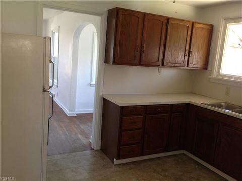 265 E Vermont Ave, Sebring, OH 44672 photo 9