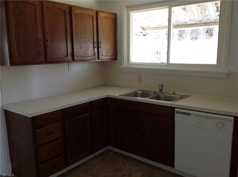 265 E Vermont Ave, Sebring, OH 44672 photo 8