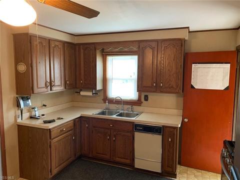 770 E 266th St, Euclid, OH 44132 photo 8