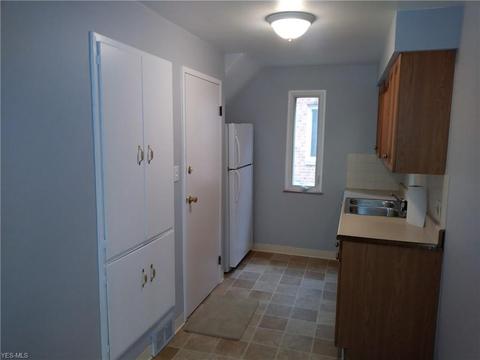 6296 State Rd, Parma, OH 44134 photo 5