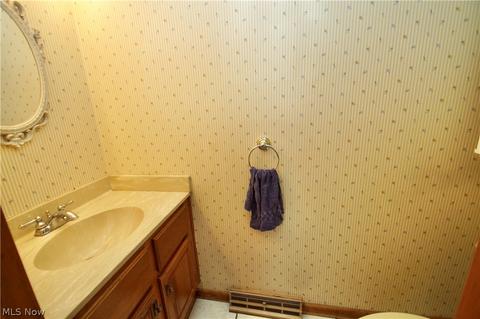 6410 Chesham Ave NE, Canton, OH 44721 photo 10