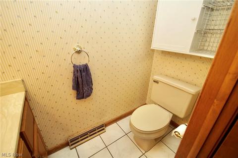 6410 Chesham Ave NE, Canton, OH 44721 photo 11
