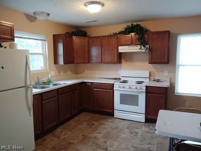 343 Warden Ave, Elyria, OH 44035 photo 2