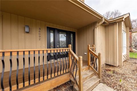 36092 Derby Downs Dr, Solon, OH 44139 photo 2