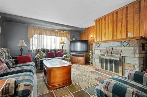 189 Center St, Struthers, OH 44471 photo 3