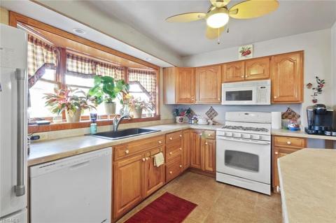189 Center St, Struthers, OH 44471 photo 2