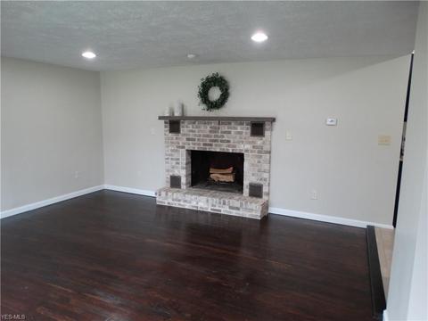 6411 Forest Dr, Ashtabula, OH 44004 photo 2