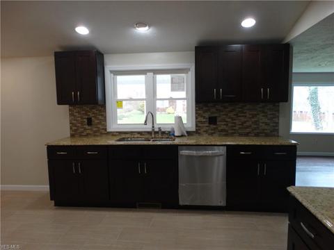 6411 Forest Dr, Ashtabula, OH 44004 photo 4