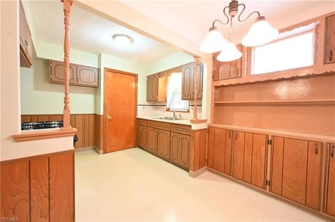 6210 Ridgewood Ave, Parma, OH 44129 photo 11