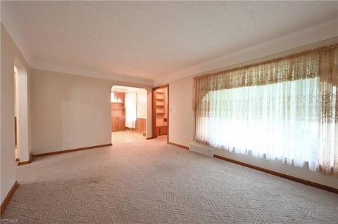 6210 Ridgewood Ave, Parma, OH 44129 photo 4