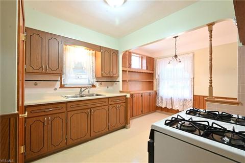 6210 Ridgewood Ave, Parma, OH 44129 photo 8