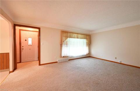 6210 Ridgewood Ave, Parma, OH 44129 photo 3