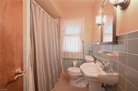 6210 Ridgewood Ave, Parma, OH 44129 photo 16