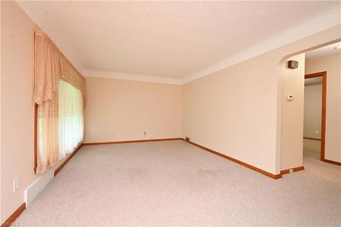 6210 Ridgewood Ave, Parma, OH 44129 photo 5