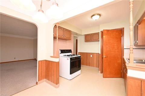 6210 Ridgewood Ave, Parma, OH 44129 photo 7