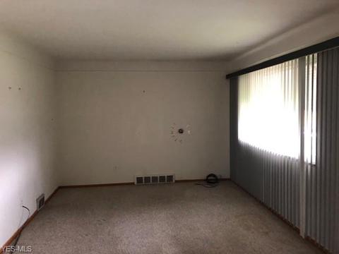5552 E 141st St, Maple Heights, OH 44137 photo 2
