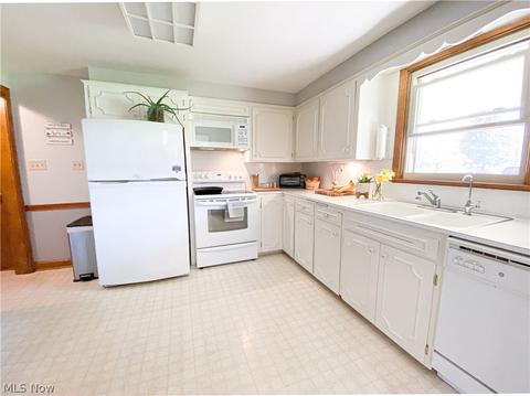7404 E Parkside Dr, Boardman, OH 44512 photo 9