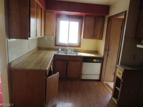 15210 Rockside, Maple Heights, OH 44137 photo 6