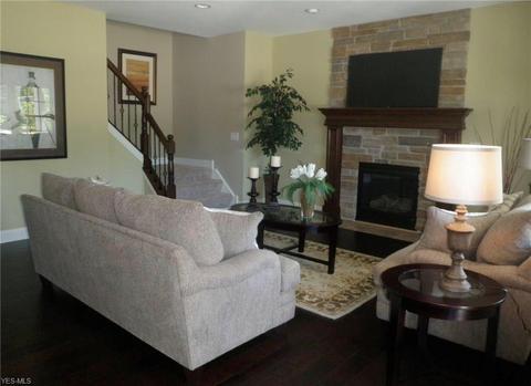 111 Squires Ln, Chardon, OH 44024 photo 3