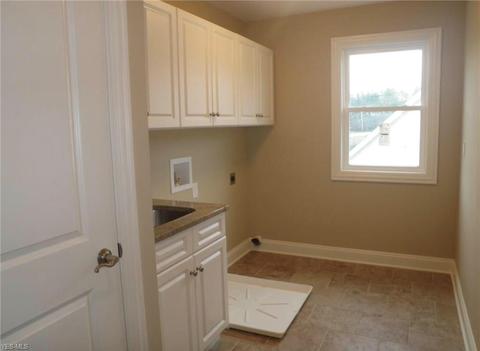 111 Squires Ln, Chardon, OH 44024 photo 16