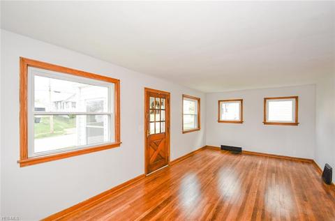 56 E Dartmore Ave, Akron, OH 44301 photo 5