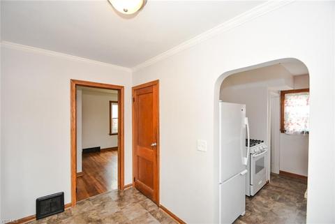 56 E Dartmore Ave, Akron, OH 44301 photo 9