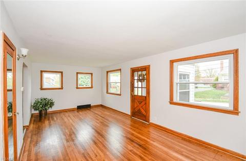 56 E Dartmore Ave, Akron, OH 44301 photo 7