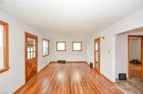 56 E Dartmore Ave, Akron, OH 44301 photo 6