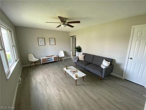 527 Willow Park Rd, Elyria, OH 44035 photo 2