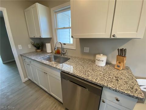 527 Willow Park Rd, Elyria, OH 44035 photo 5