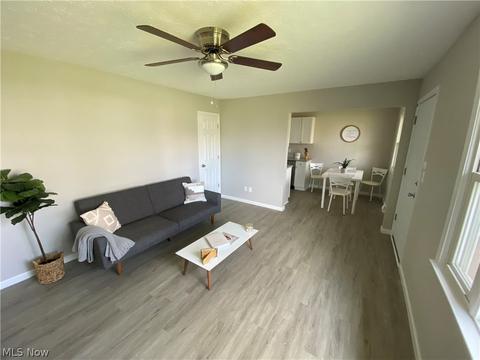 527 Willow Park Rd, Elyria, OH 44035 photo 3