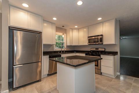5656 Frederick Dr, Mentor, OH 44060 photo 4