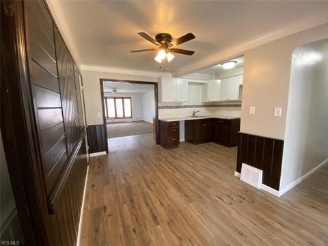1027 Learidge Rd, Lyndhurst, OH 44124 photo 5