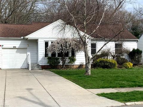 1027 Learidge Rd, Lyndhurst, OH 44124 photo 1