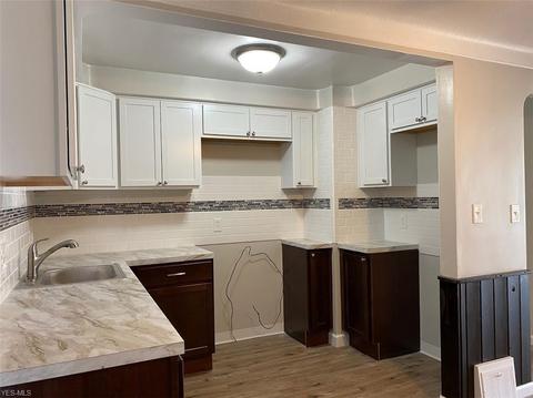 1027 Learidge Rd, Lyndhurst, OH 44124 photo 4