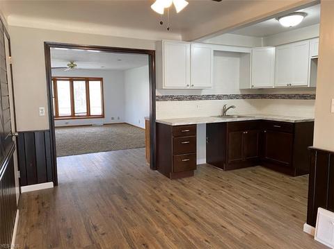 1027 Learidge Rd, Lyndhurst, OH 44124 photo 3