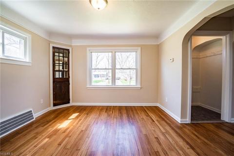 375 E 266th St, Euclid, OH 44132 photo 7