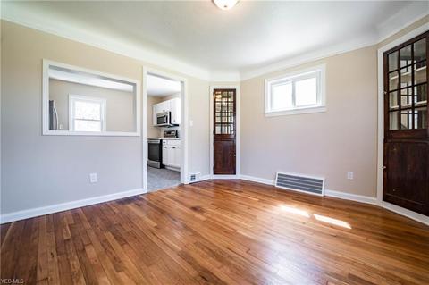 375 E 266th St, Euclid, OH 44132 photo 6