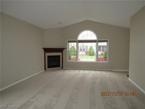 137 Arrow Ct, Elyria, OH 44035 photo 5