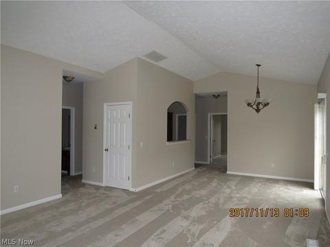 137 Arrow Ct, Elyria, OH 44035 photo 3
